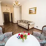 V.i.p.apartmens Rynok Sqr.19 Apartment