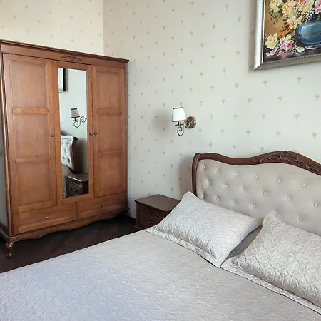 V.i.p.apartmens Rynok Sqr.19