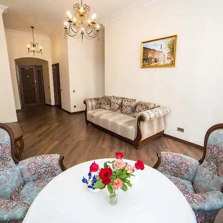 V.i.p.apartmens Rynok Sqr.19 Apartment