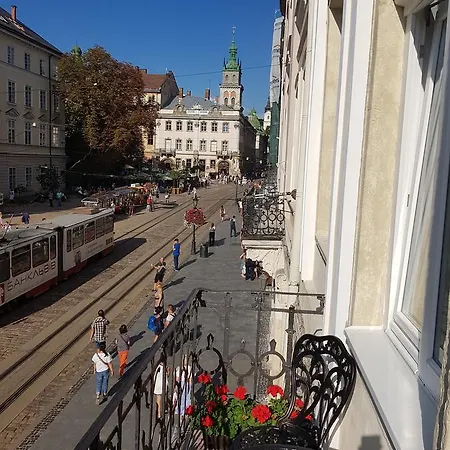 アパート V.i.p.apartmens Rynok Sqr.19 リヴィウ