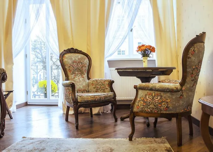 V.i.p.apartmens Rynok Sqr.19 דירה