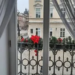 V.i.p.apartmens Rynok Sqr.19 شقة