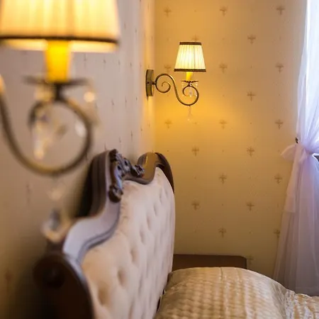 V.i.p.apartmens Rynok Sqr.19 *