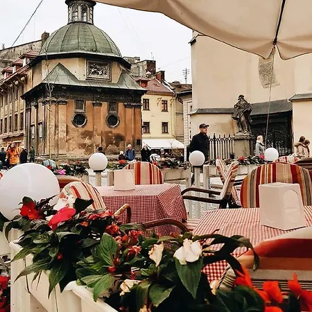 V.i.p.apartmens Rynok Sqr.19